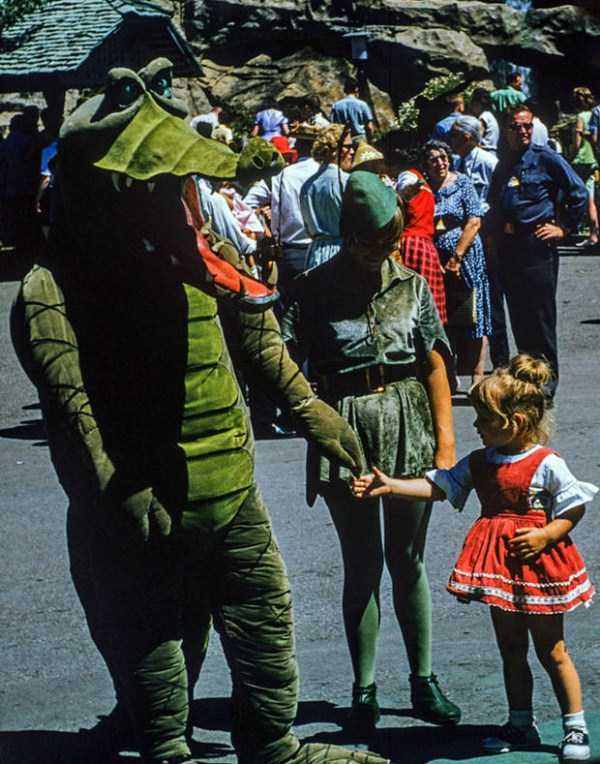 Disneyland Used to be Kinda Creepy (23 photos)