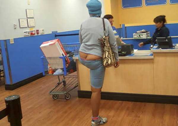 Walmart Customers Proudly Show Off Their Buttcracks (41 photos)