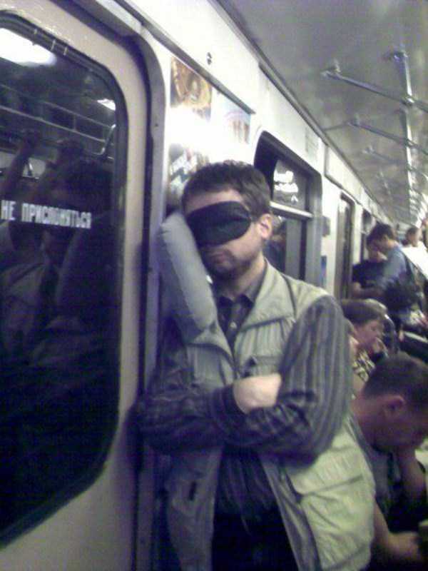 Some People Can Sleep Literraly Anywhere (43 photos)