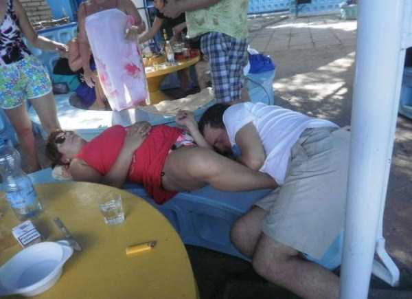 Some People Can Sleep Literraly Anywhere (43 photos)