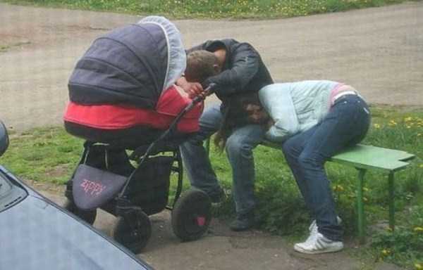 Some People Can Sleep Literraly Anywhere (43 photos)