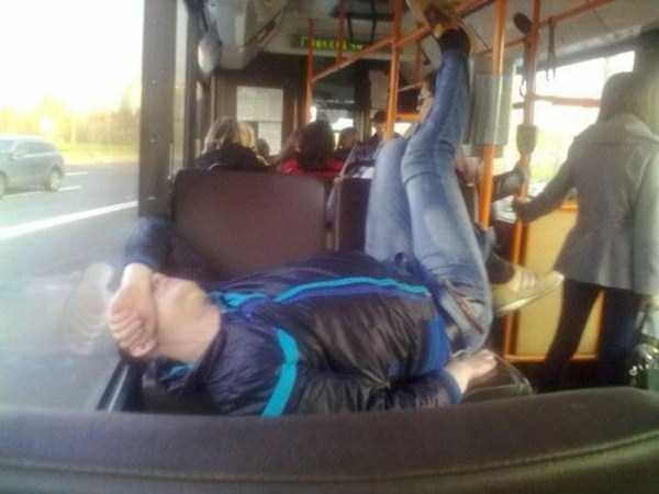 Some People Can Sleep Literraly Anywhere (43 photos)