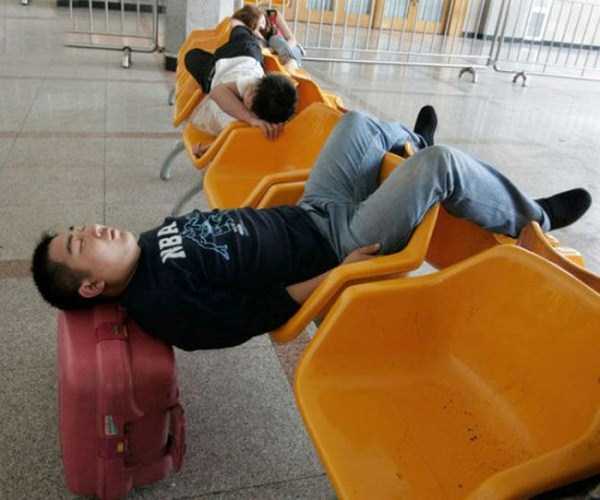 Some People Can Sleep Literraly Anywhere (43 photos)