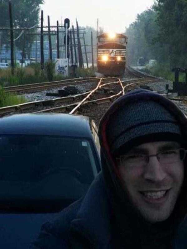 45 Unfortunately Timed Selfies (45 photos)