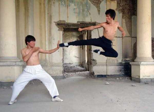 Afghan Man Who Looks Exactly Like Bruce Lee (31 photos)