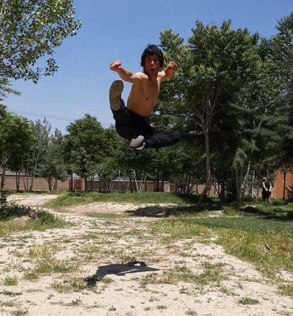 Afghan Man Who Looks Exactly Like Bruce Lee (31 photos)