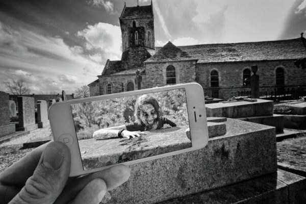 Mixing Famous Movies With Real Life (48 photos)