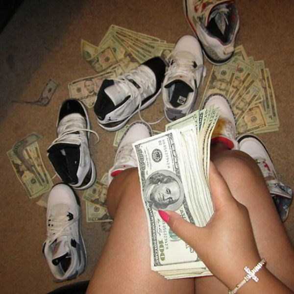 female strippers enjoying cash 22