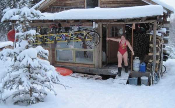 Girls Who Are Not Afraid of Cold Weather (34 photos)