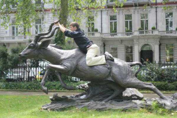 Statues are Funnier Than Youd Expect (59 photos)