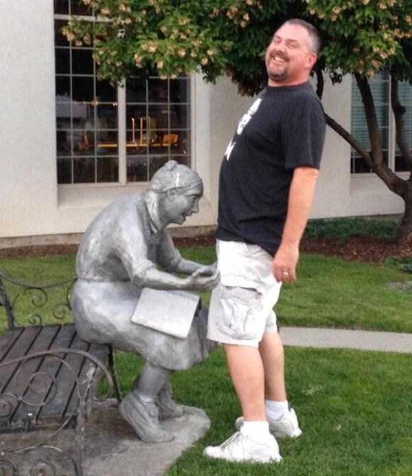 Statues are Funnier Than Youd Expect (59 photos)