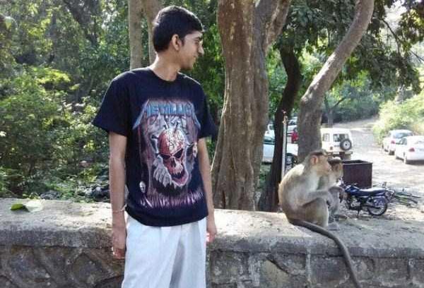 Monkeys Gave This Guy an Unforgettable Surprise (4 photos)
