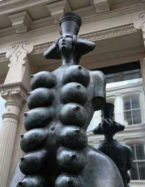 strange and bizarre statues 18