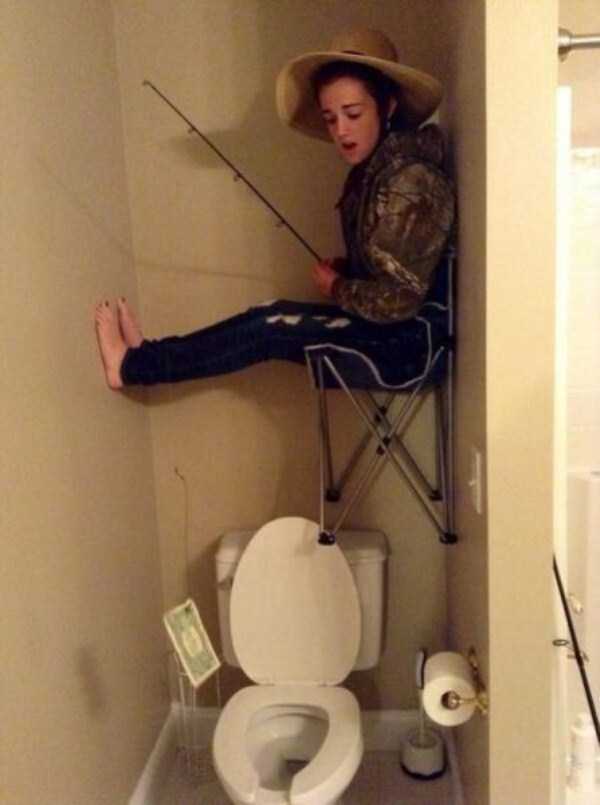 Seriously Crazy Things Seen in Bathrooms (41 photos)