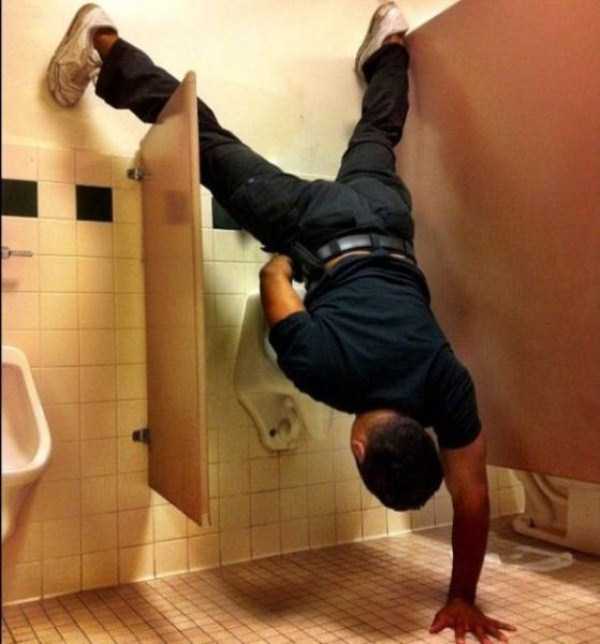 Seriously Crazy Things Seen in Bathrooms (41 photos)