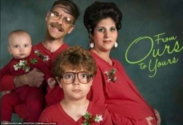 33 Hilariously Ridiculous Family Holiday Photos (33 photos)
