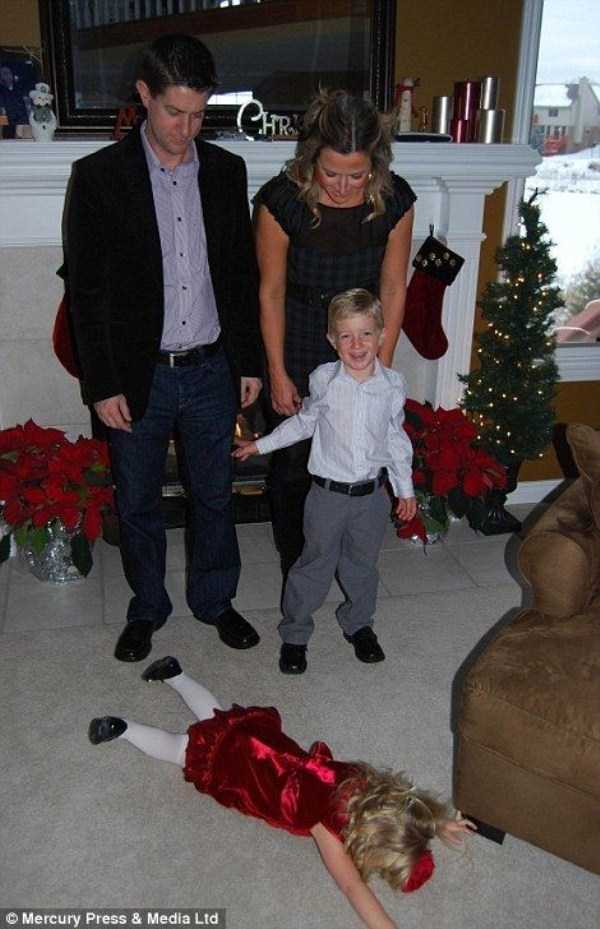 33 Hilariously Ridiculous Family Holiday Photos (33 photos)