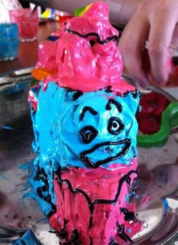40 Poorly Made Cakes (40 photos)