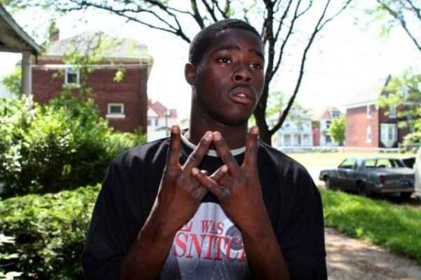 Life in the Outskirts of Detroit (32 photos)