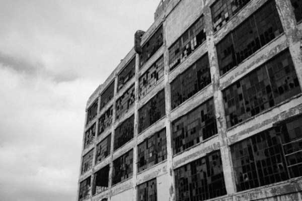 Life in the Outskirts of Detroit (32 photos)