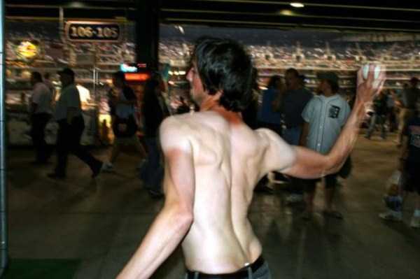 Life in the Outskirts of Detroit (32 photos)