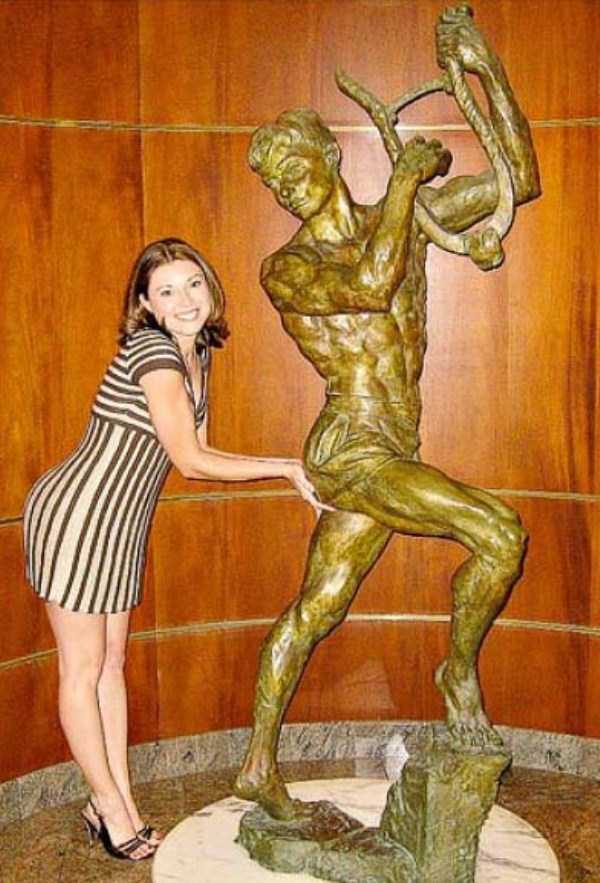 People Getting Naughty With Statues (86 photos)