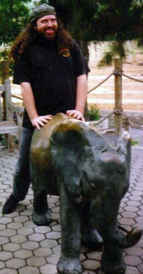 People Getting Naughty With Statues (86 photos)