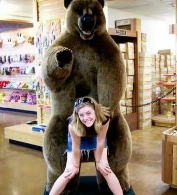 People Getting Naughty With Statues (86 photos)