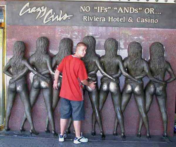 People Getting Naughty With Statues (86 photos)