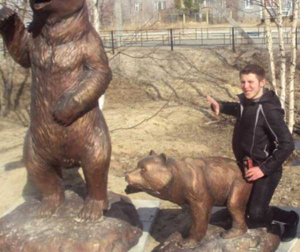People Getting Naughty With Statues (86 photos)