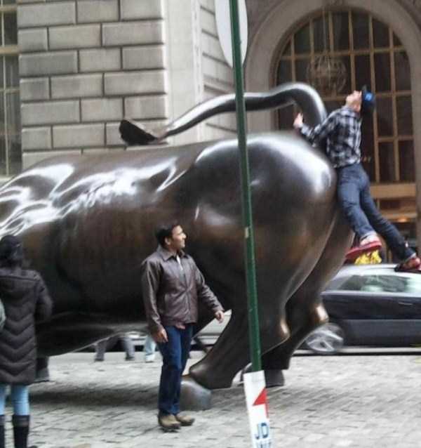 People Getting Naughty With Statues (86 photos)