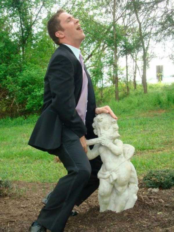 People Getting Naughty With Statues (86 photos)