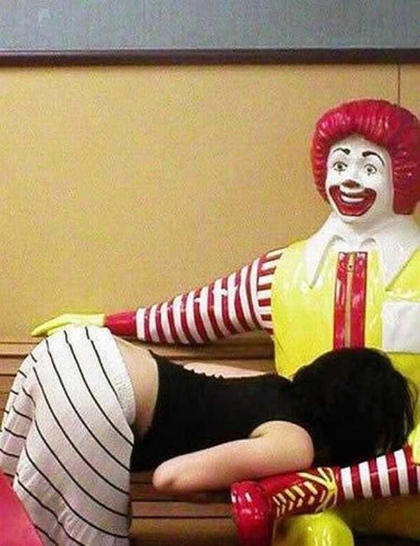 People Getting Naughty With Statues (86 photos)