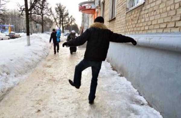 People Slipping on Ice (29 photos)