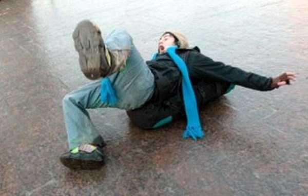 People Slipping on Ice (29 photos)
