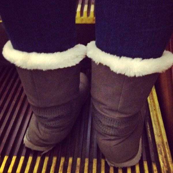 Ridiculously Pointless Subway Fashion (43 photos)