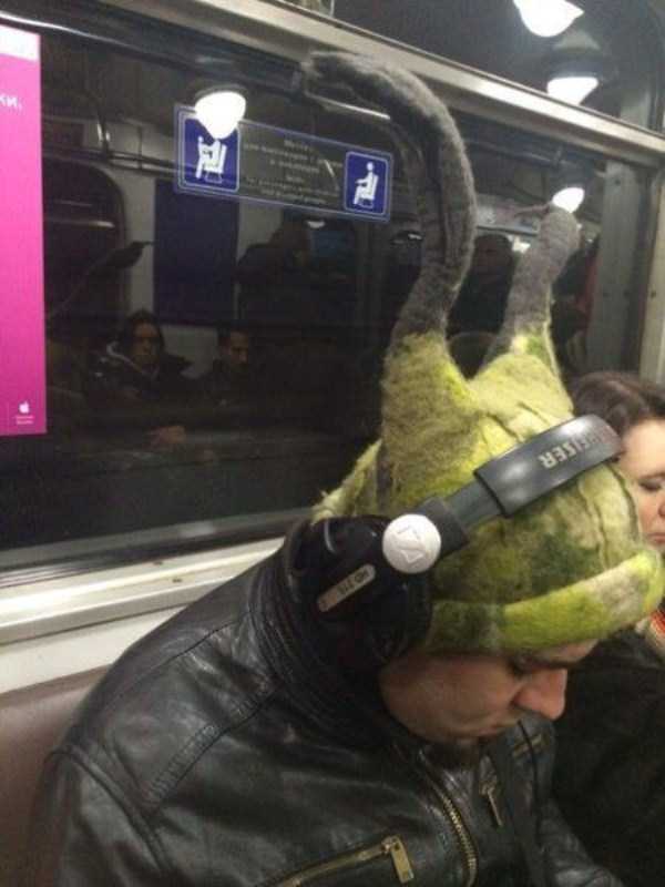 Ridiculously Pointless Subway Fashion (43 photos)