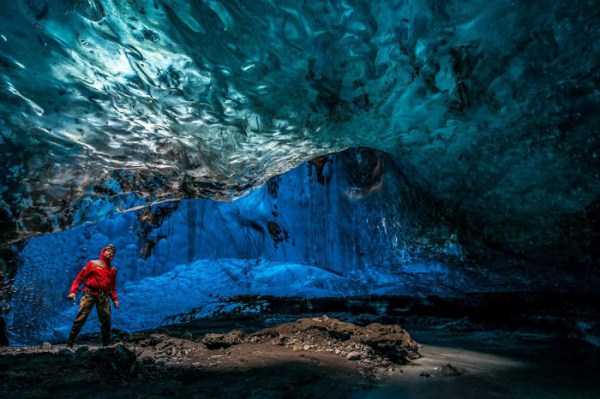 Mesmerizing World Beneath the Largest Icelands Glacier (15 photos)
