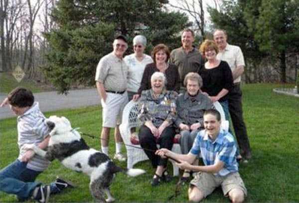 children who ruined family photos 22 Family Photos Ruined by Kids (26 photos)