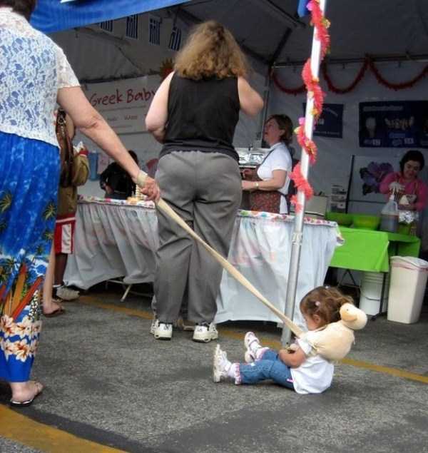 Poor Kids on Leashes (44 photos)