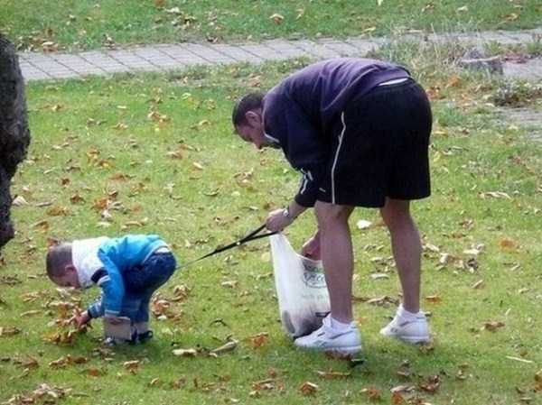 Poor Kids on Leashes (44 photos)
