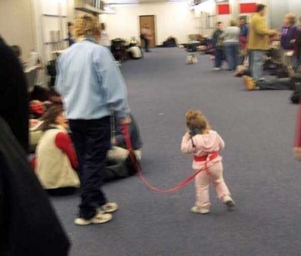 Poor Kids on Leashes (44 photos)
