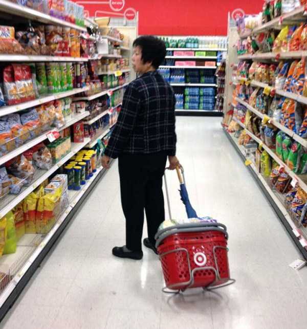 Shoppers Who Dont Know How to Use Shopping Baskets Properly (11 photos)