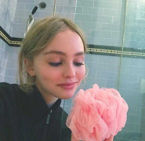 Lily-Rose-Melody-Depp (22)