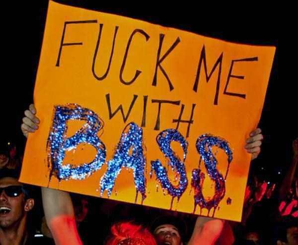 25 Funny and Creative Concert Signs (25 photos)