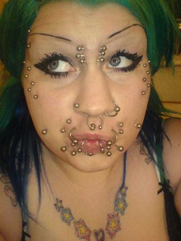 Why Did She Do This to Herself? (25 photos)