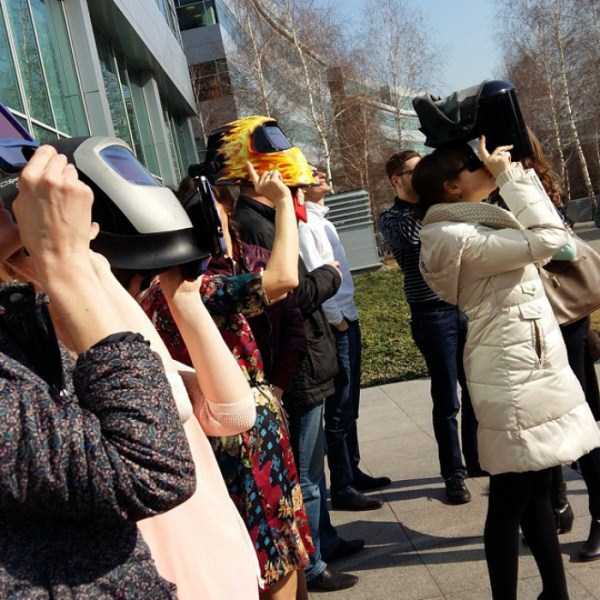 Russians Know How to Safely Watch the Solar Eclipse (41 photos)