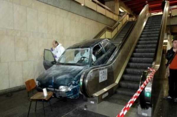 Cars in the Most Awkward Situations (56 photos)