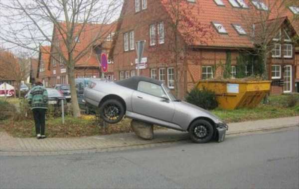 Cars in the Most Awkward Situations (56 photos)