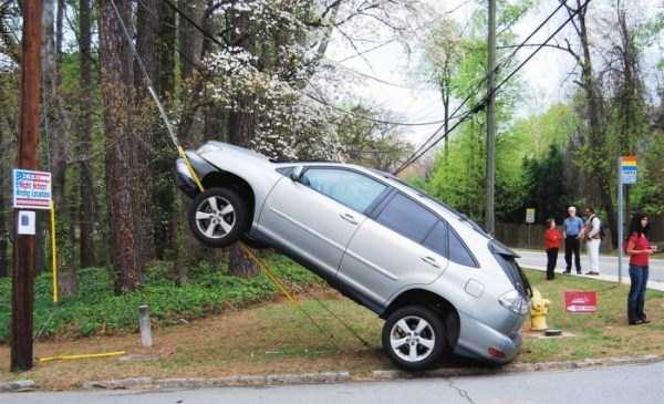 Cars in the Most Awkward Situations (56 photos)